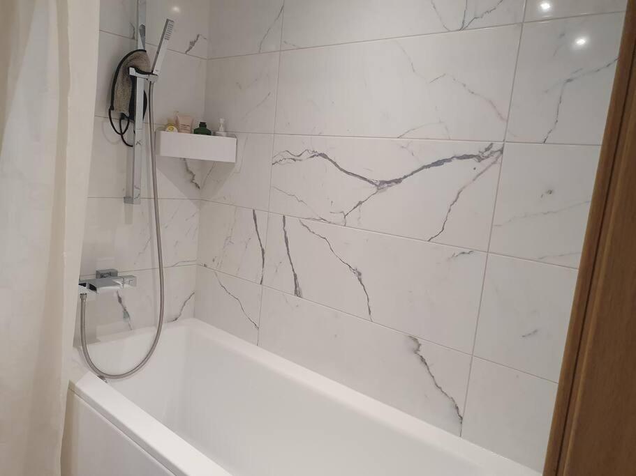 Bright 3-room In Mustamaee Dzīvoklis